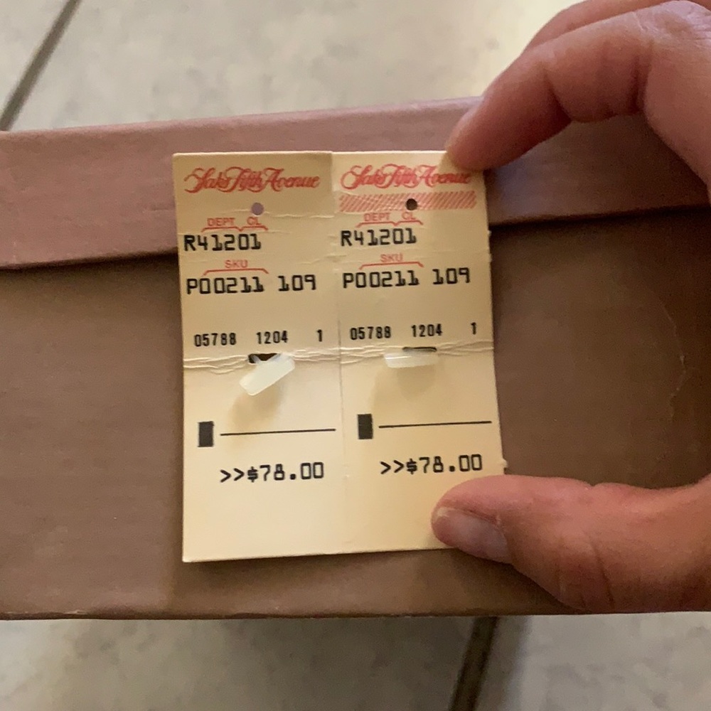 Vintage Evan Picone nude heels.